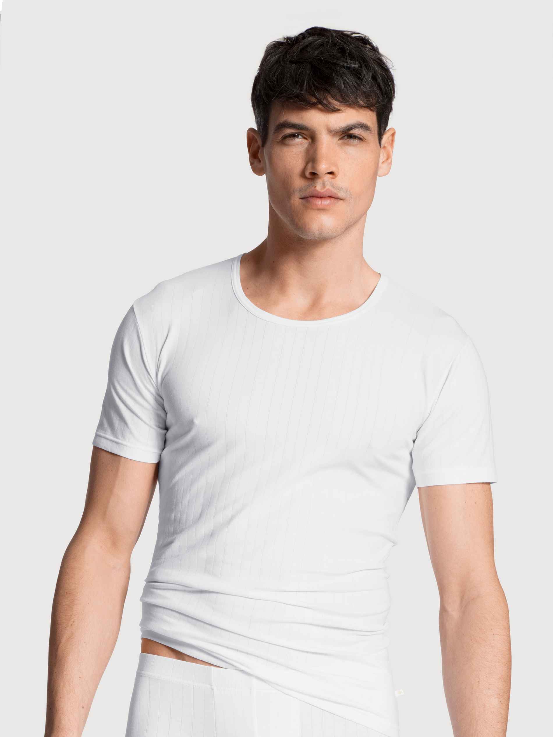 CALIDA Achselhemd »Focus«, Unterhemd mit eingefasstem Rundhalsausschnitt,  gerader Schnitt ▷ für